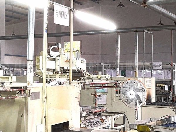 電(diàn)阻芯片車(chē)間(jiān)