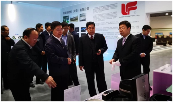 書(shū)記、省長(cháng)視(shì)察菏澤高(gāo)新區(qū),還(hái)看(kàn)了(le)這(zhè)家(jiā)企業(yè)(圖4) 書(shū)記、省長(cháng)視(shì)察菏澤高(gāo)新區(qū),還(hái)看(kàn)了(le)這(zhè)家(jiā)企業(yè)(圖4)