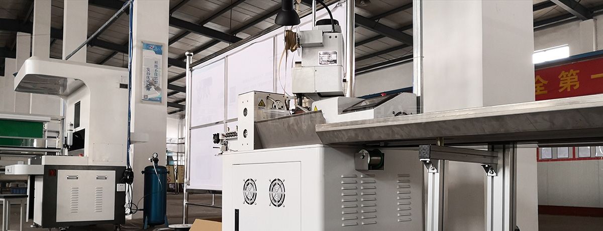 自(zì)動點膠裁線設備(圖1)